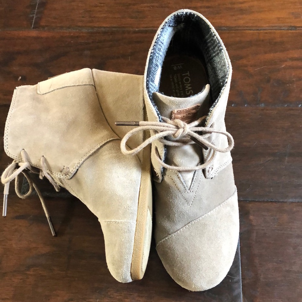 Tom’s Desert Wedge Booties